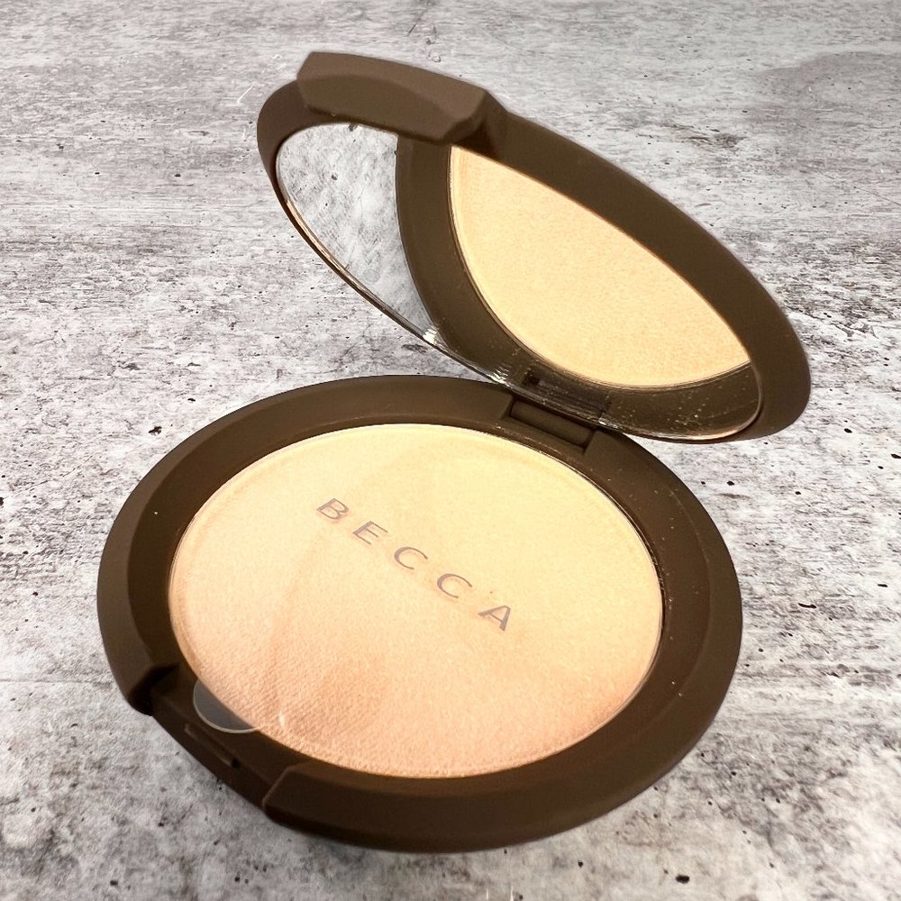 BECCA Shimmering Skin Perfector™ Pressed Highlighter in MOONSTONE